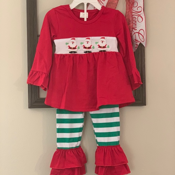 Christmas outfits available in different sizes - Picture 2 of 2